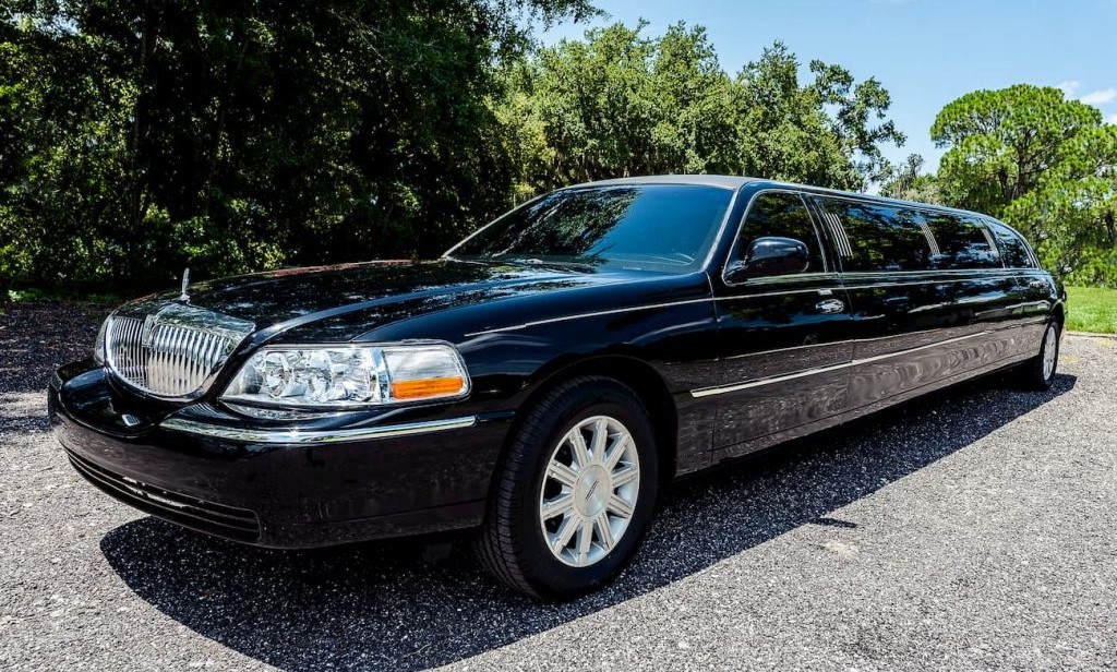 10 passengers lincolin limo