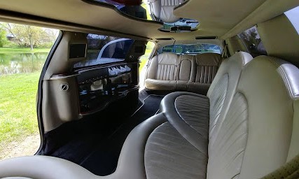 10 passengers lincolin limo